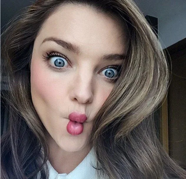 The 10 best selfie poses to take natural-looking selfies