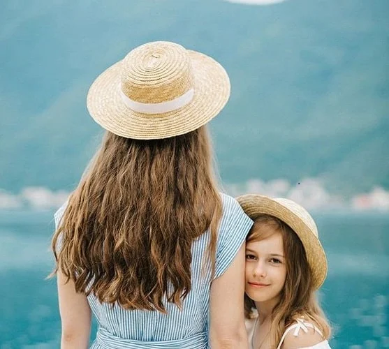 A back pose with cowboy hat