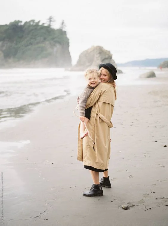 Mother Daughter Hugging, Mother Daughter Photoshoot 