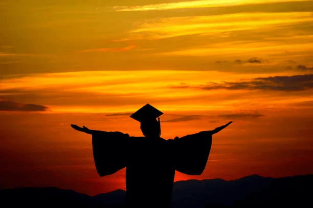 Sunset Silhouette, Graduation Photo Outfit Ideas