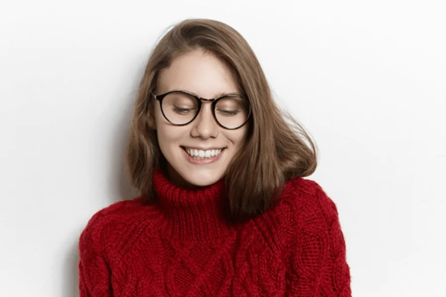 Glass-Wearing Portrait Shots, Female Professional Headshot Examples